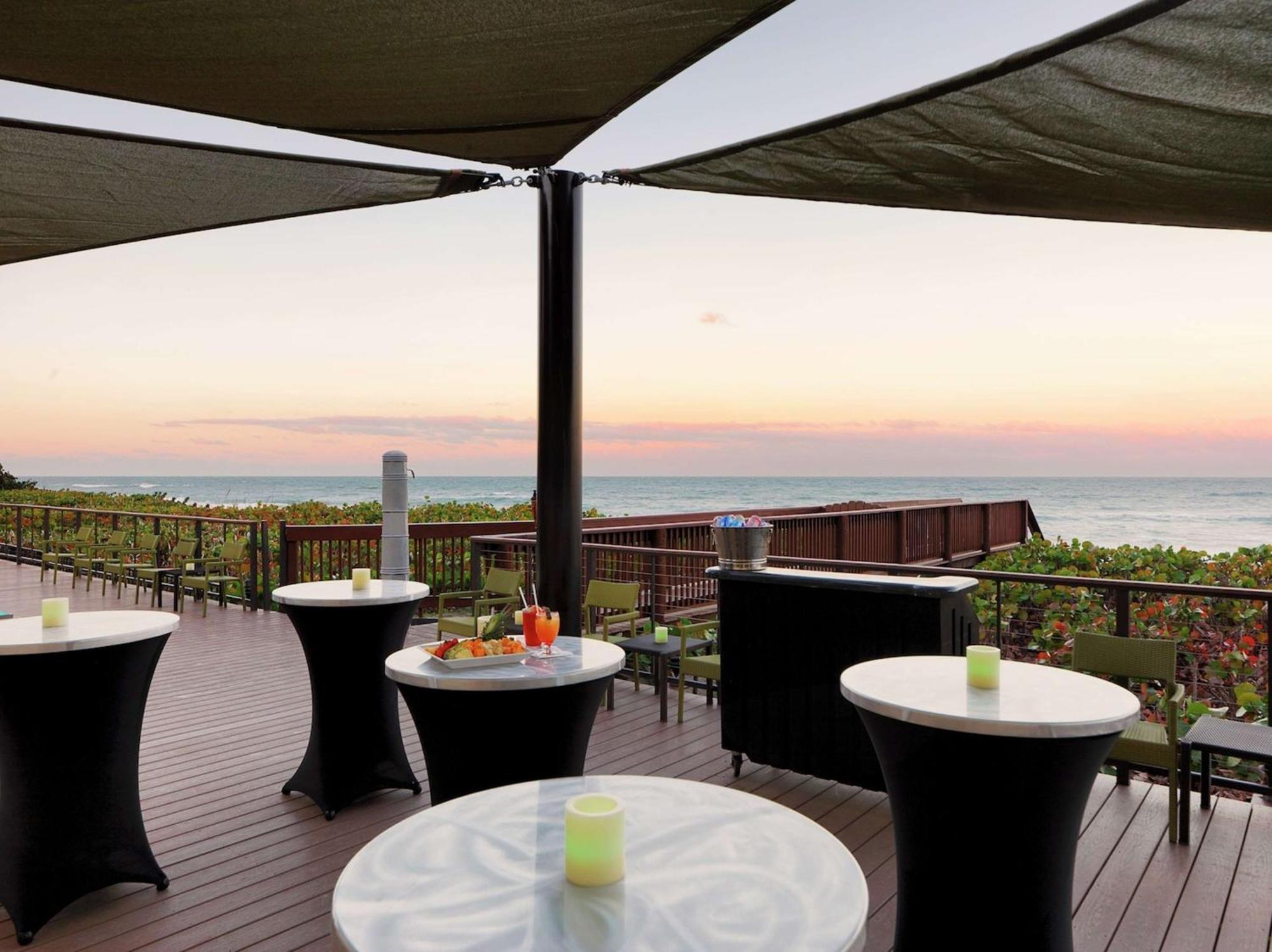 Doubletree Suites By Hilton Melbourne Beach Oceanfront Extérieur photo